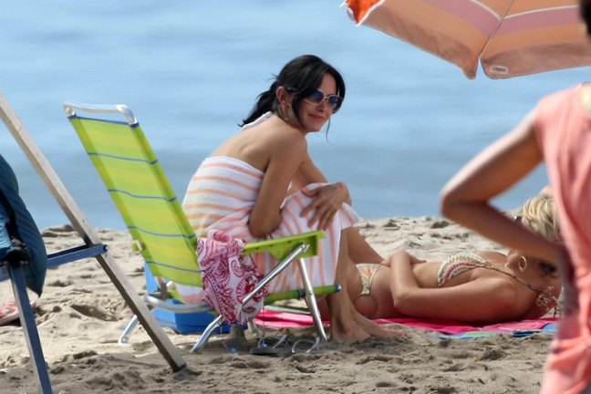 Courteney Cox, sunglasses, bikini, striped beach towel, ponytail