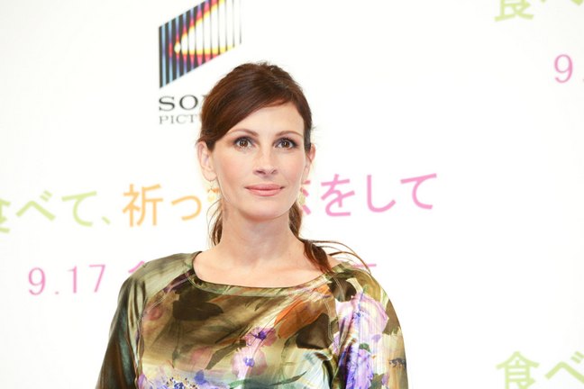 Julia Roberts, Dries van Noten dress, green pumps