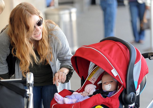 Amy Adams, sunglasses, gray sweater, gray coat, jeans, ring, bracelets, black purse