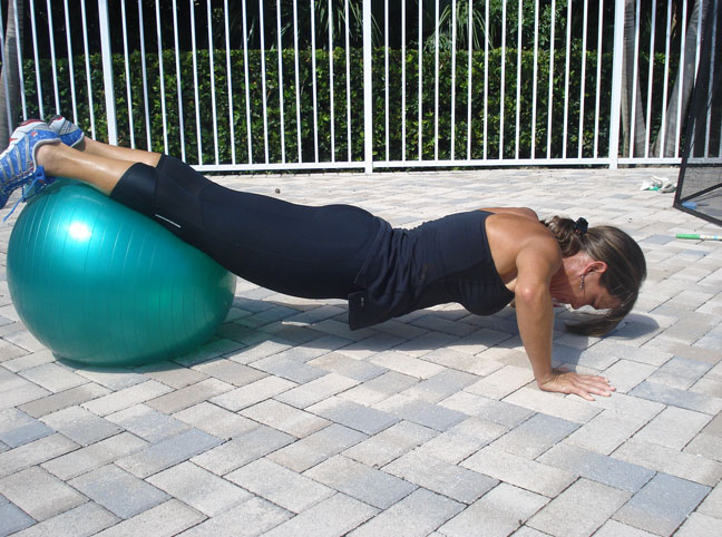 DECLINE PUSH UP WITH A BALL
