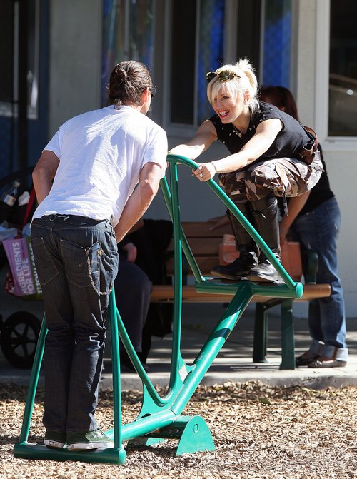 Gwen Stefani, black tshirt, army pants, black boots, Gavin Rossdale