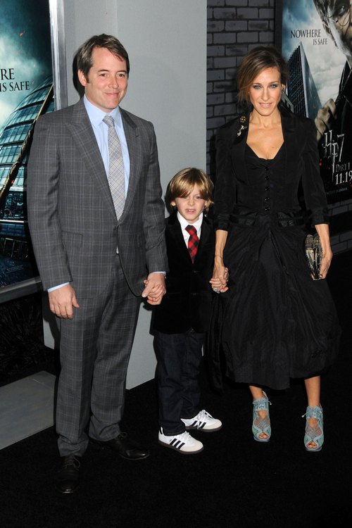 Sarah Jessica Parker, black dress, clutch, Matthew Broderick