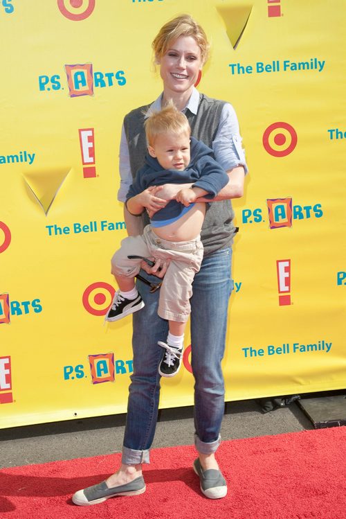 Julie Bowen, jeans, sweater vest, son