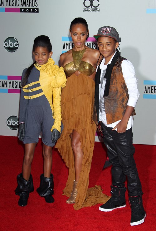 Jada Pinkett Smith gold dress, Willow Smith, Jaden Smith