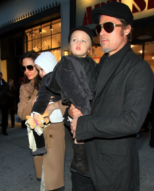 Angelina Jolie, tan trenchcoat, sunglasses, Brad Pitt, sunglasses, 