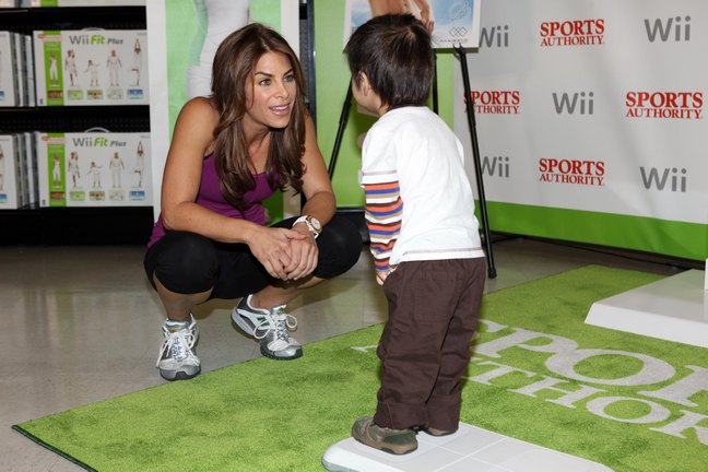 Jillian Michaels, purple tank top, black leggings, tennis shoes