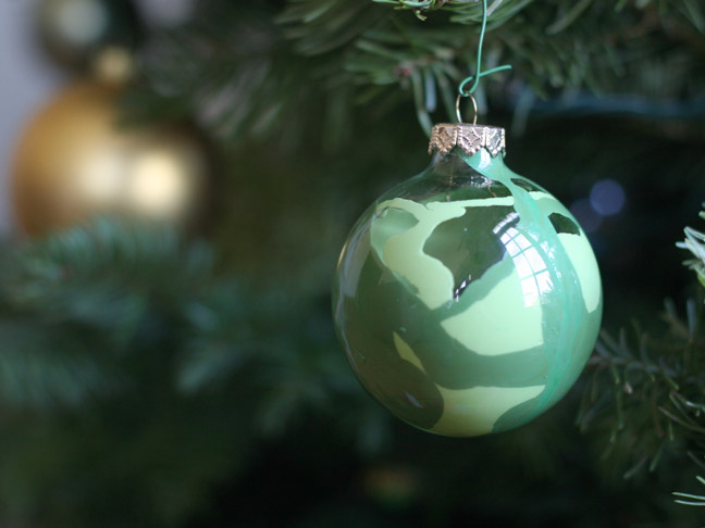 DIY Holiday: Swirled Modern Ornaments