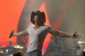 Tim Mcgraw, white tshirt, black hat