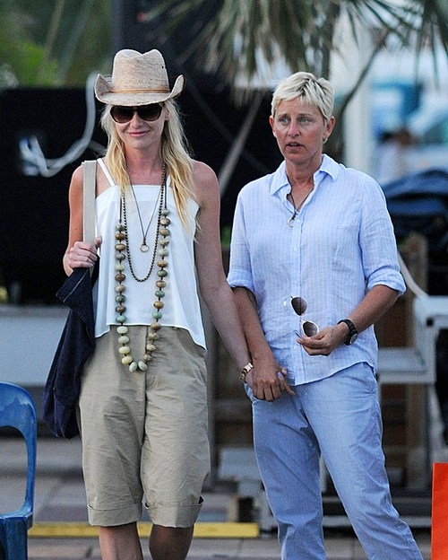 Ellen Degeneres, blue shirt, blue pants, sunglasses, sunburn, Portia Derossi khaki