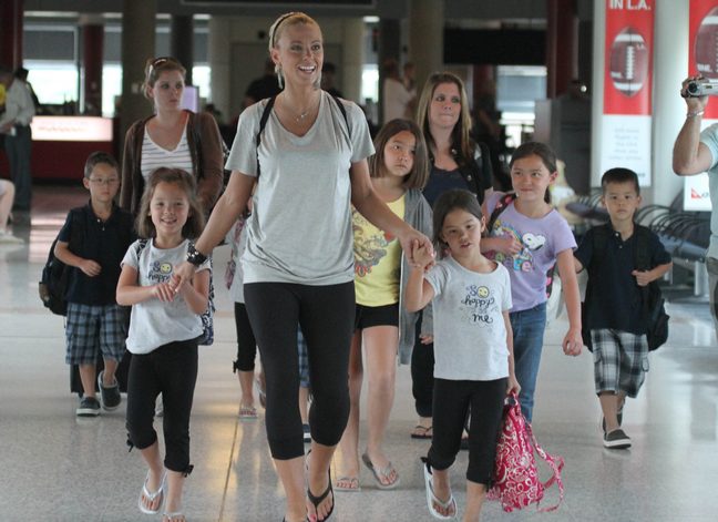 Kate Gosselin, black capri pants, black flipflops, tshirt