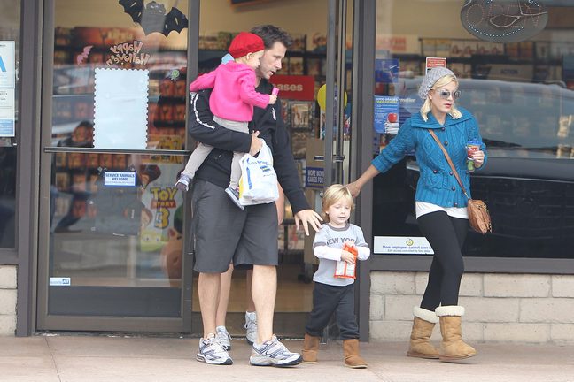 tori spelling,blue jacket, boots, black leggings