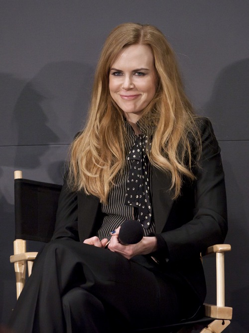 Nicole Kidman, black pants, black jacket, striped scarf