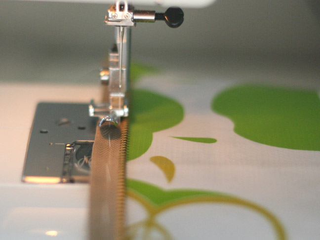 sewing zipper in sewing machine