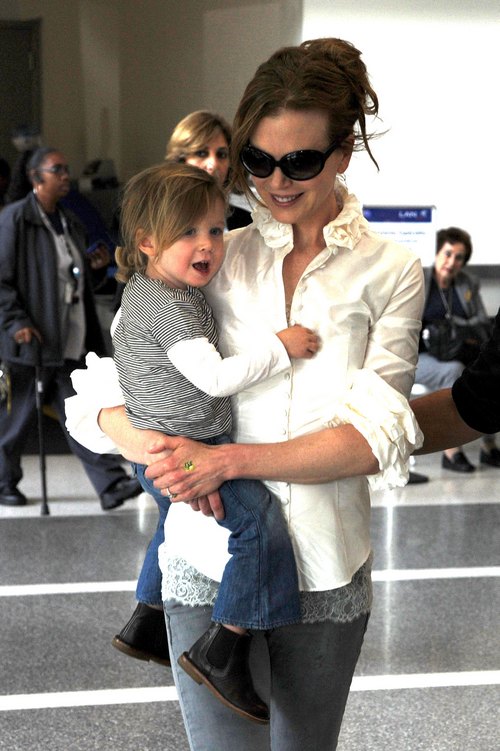 Nicole Kidman, white shirt, sunglasses