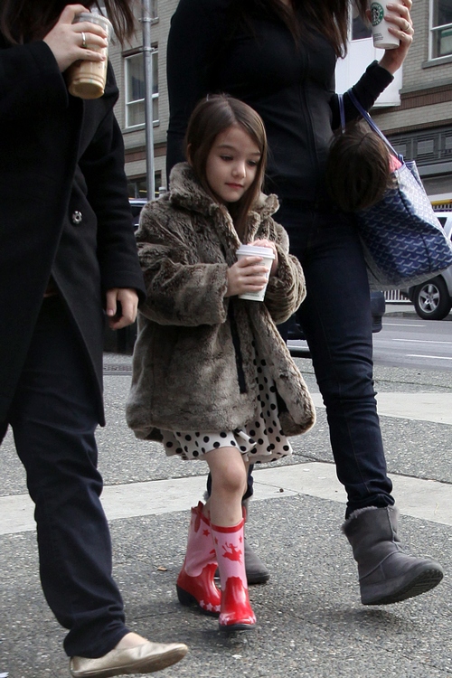 Suri Cruise, fur jacket, pink cowboy boots