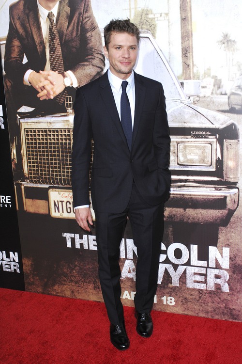 Ryan PHillippe, suit