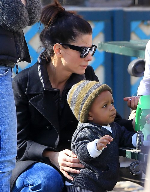 Sandra Bullock, dark coat, sunglasses