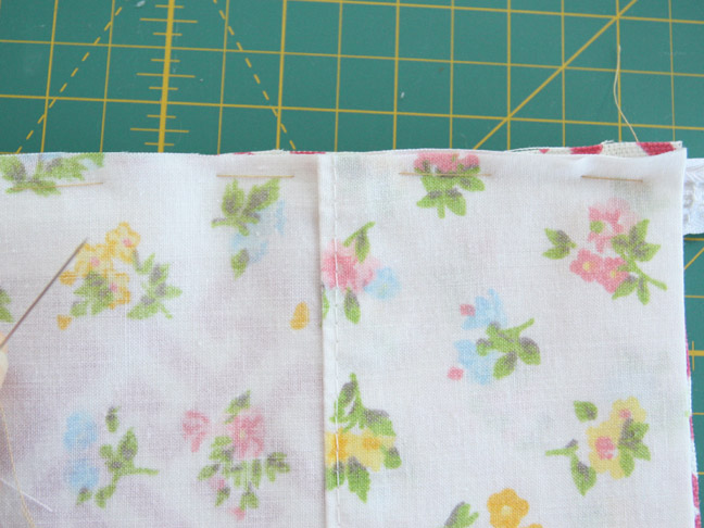 DIY Mothers Day Gift: Fabric Toiletries Bag