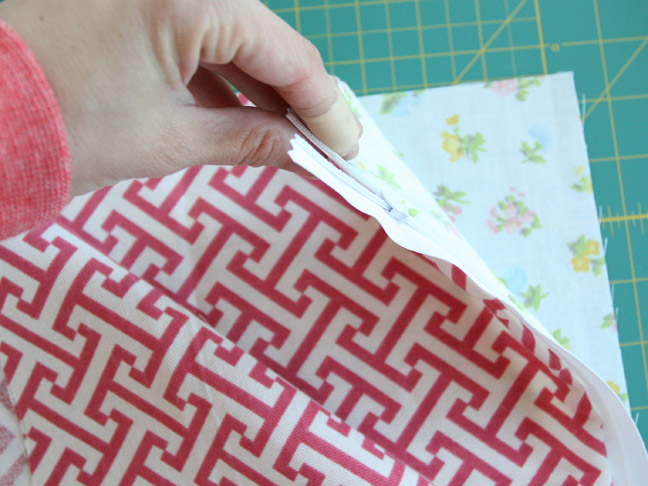 DIY Mothers Day Gift: Fabric Toiletries Bag