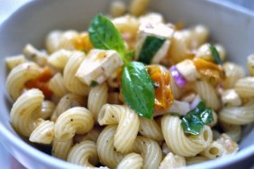 EASY CAPRESE PASTA SALAD