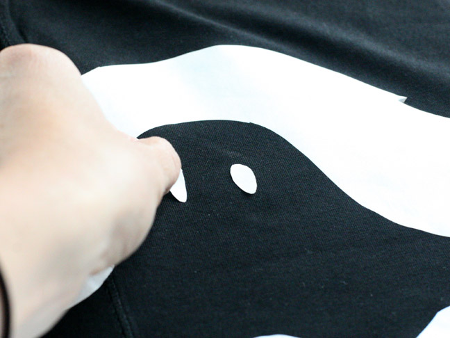 Stenciled Ghost T-Shirt DIY - Step 6