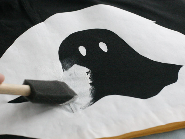 Stenciled Ghost T-Shirt DIY - Step 8