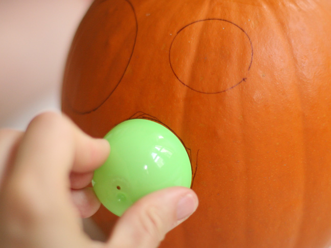 DIY Polka Dot Pumpkin Craft Step 2