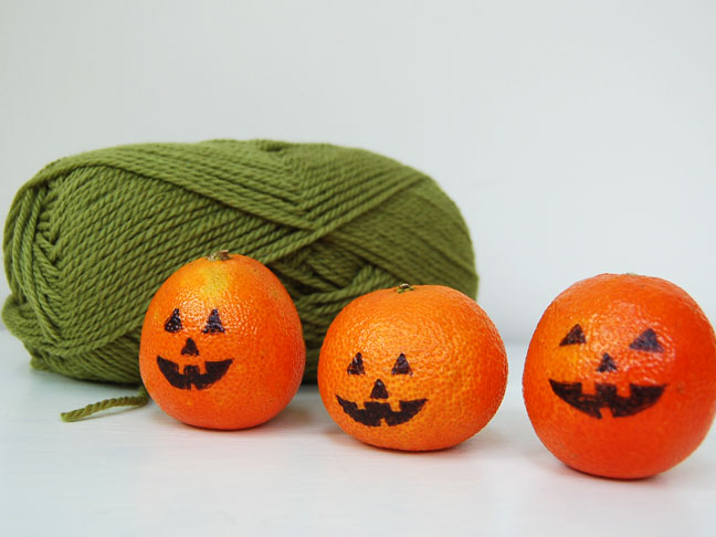 DIY Halloween Craft: Pumpkin Orage Decor Step 1