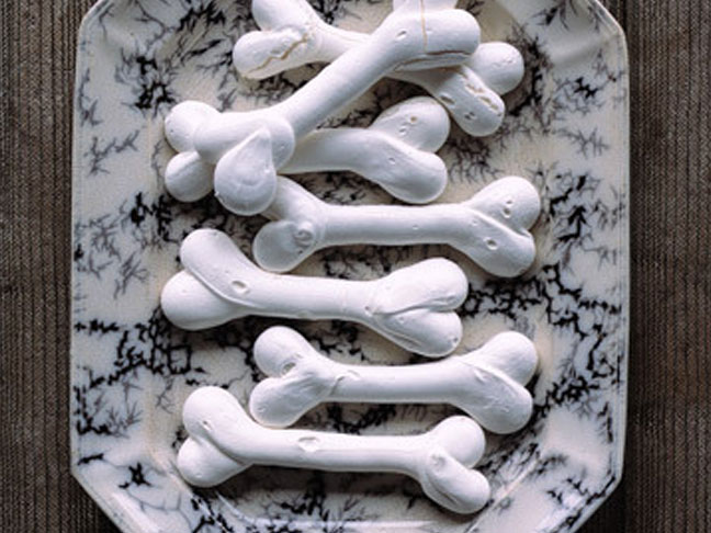 Easy Last Minute Halloween Meringue Bones