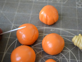 Cornicopia Pumpkin Cupcakes Recipe - Step 11