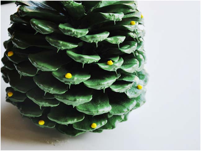 Holiday DIY: Pinecone Trees