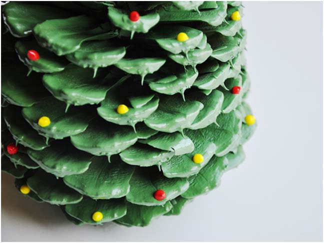 Holiday DIY: Pinecone Trees