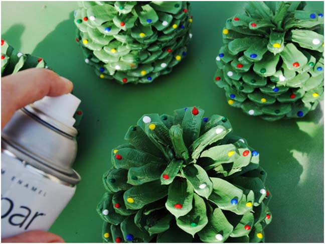 Pinecone Christmas Trees DIY Craft