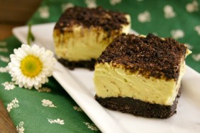 Avocado Cheesecake Oreo Bars Recipe