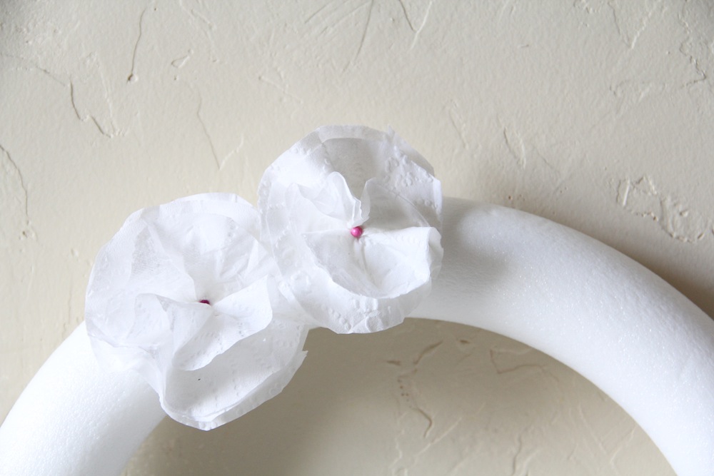 Toilet Tissue Wreath Craft - Step 5