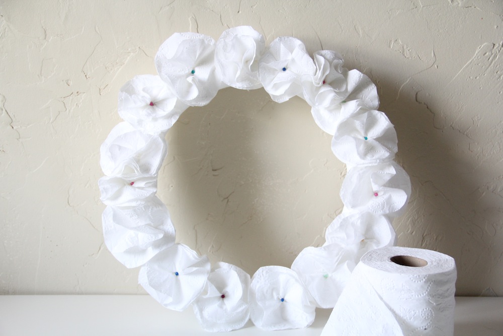 Toilet Tissue Wreath Craft - Step 6