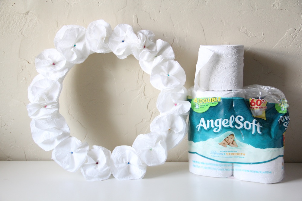 Toilet Tissue Wreath Craft - Step 7