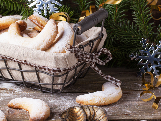 clever-gift-wrapping-basket-cookies