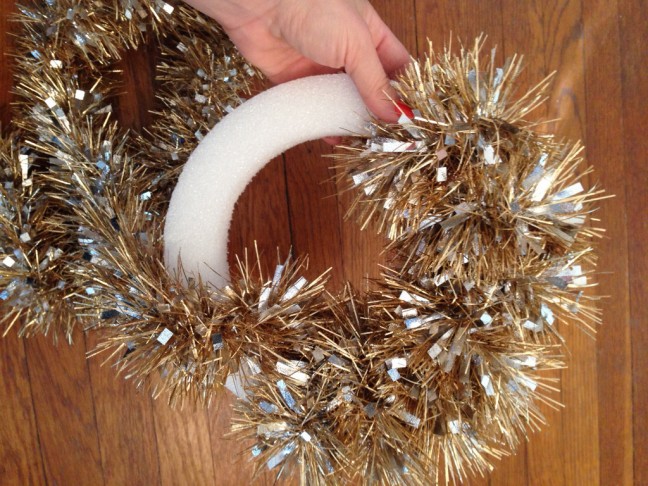 Five Dollar Five Minute Wreath from Chandra Fredrick of Oh Lovely Day | Momtastic