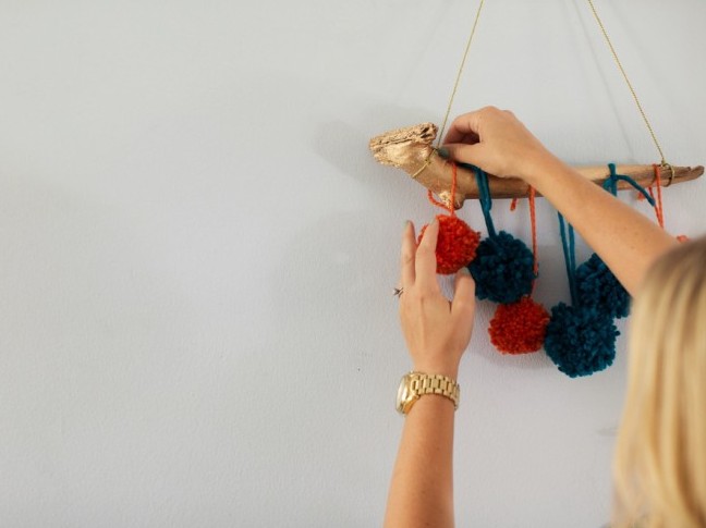 Pom wall art DIY | Chandra Fredrick for Momtastic