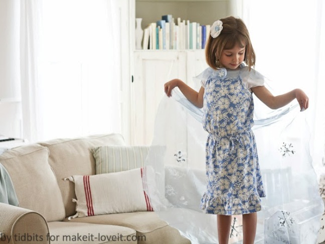 DIY-elsa-cape-costume-momtastic