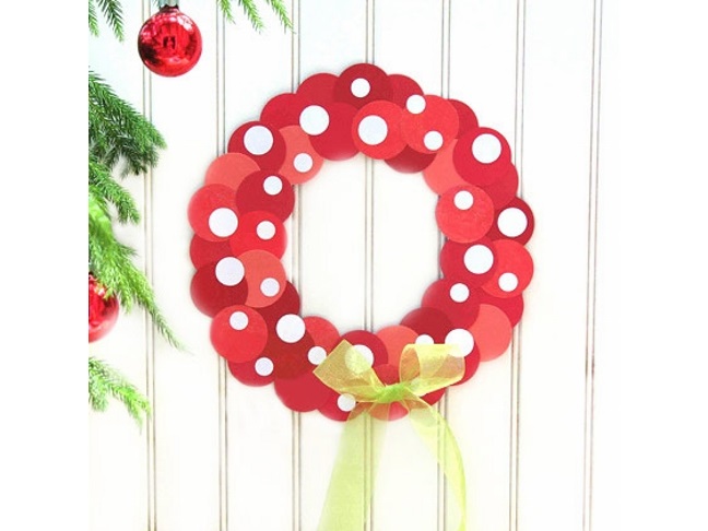 minnies-polka-dot-wreath-craft-photo-420x420-clittlefiled-A