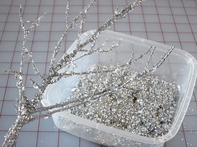 add_glitter_to_tree_branch