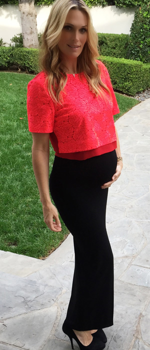Molly Sims showing off her baby bump