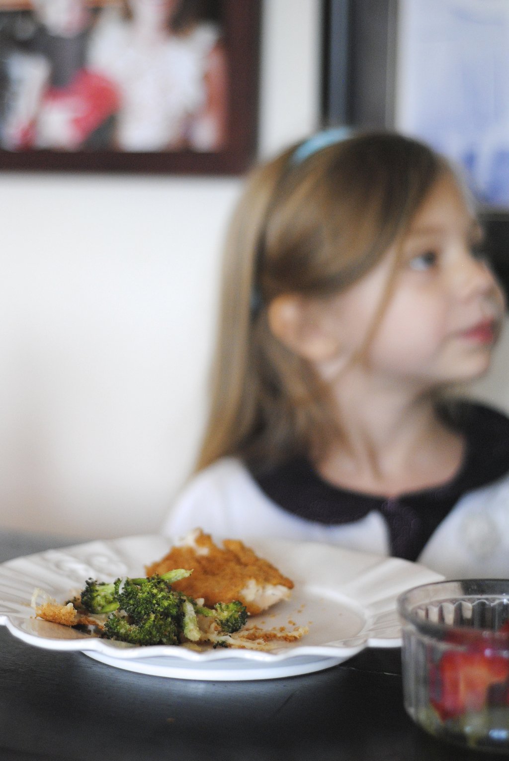 chichen nuggets meal with broccoli and kids talking