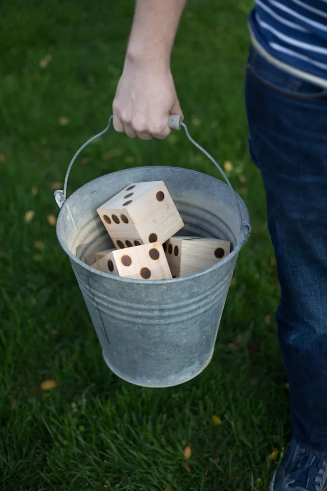 dice-bucket-hand