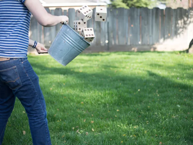 dice-throw-yahtzee-bucket