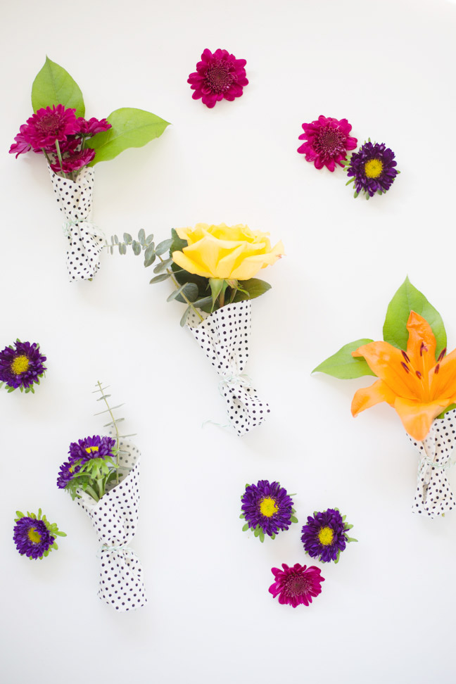 mini-bouquets-scattered-flowers