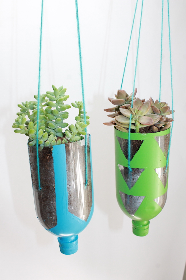 DIY Hanging Recycled Water Bottle Planter Project â momtastic.com