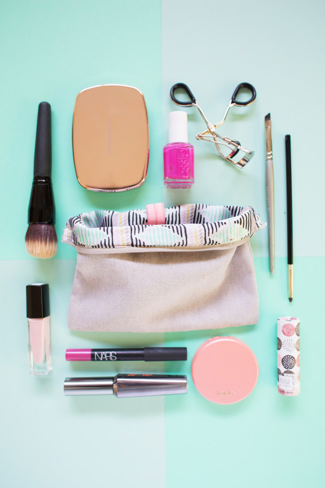 organized-makeup-bag-with-makeup